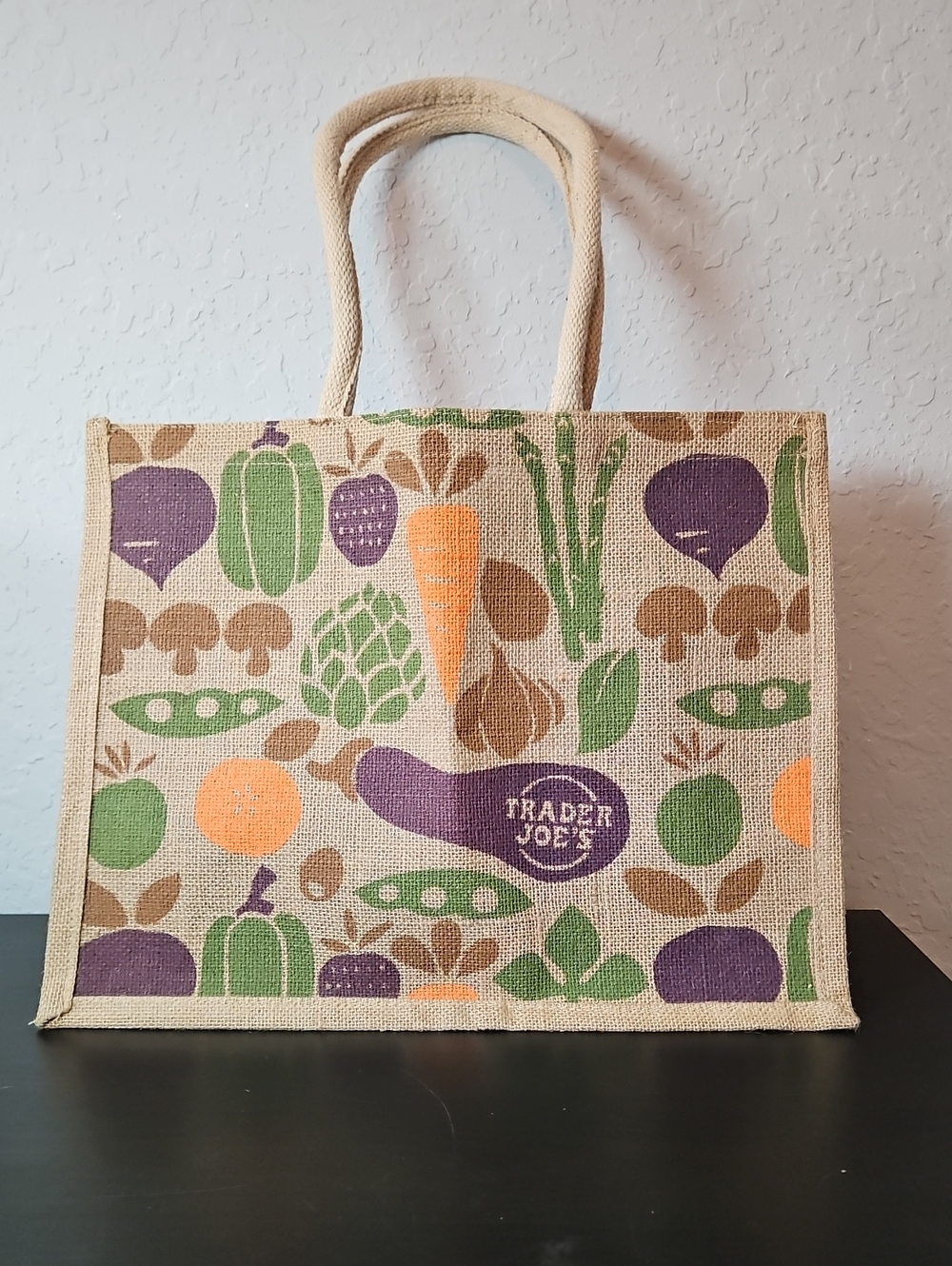 Trader Joes Reusable Natural Tote Bag with Veggie Print 🥕